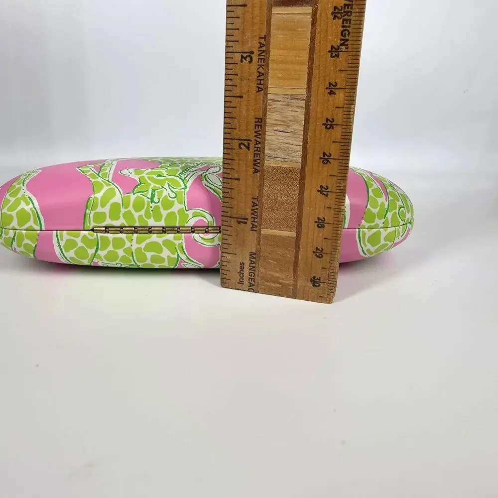 LILLY PULITZER GIRAFFE PRINT CLAMSHELL HARD SHELL EYEGLASS CASE – PINK/GREEN